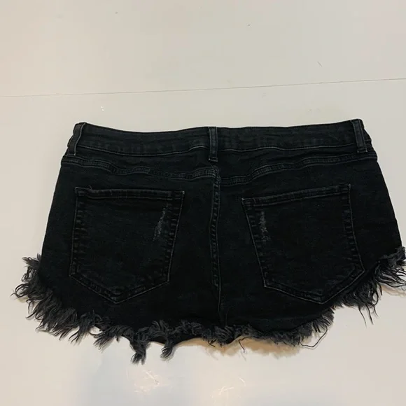 Forever 21 distressed jean shorts - Picture 3 of 6